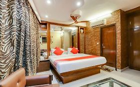 Hotel Roma Deluxe - 5 Mints Walk From New Delhi Railways Station